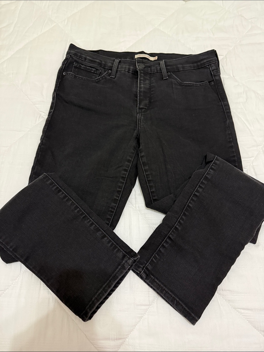 Levi’s Women’s Black Straight-Leg Jeans